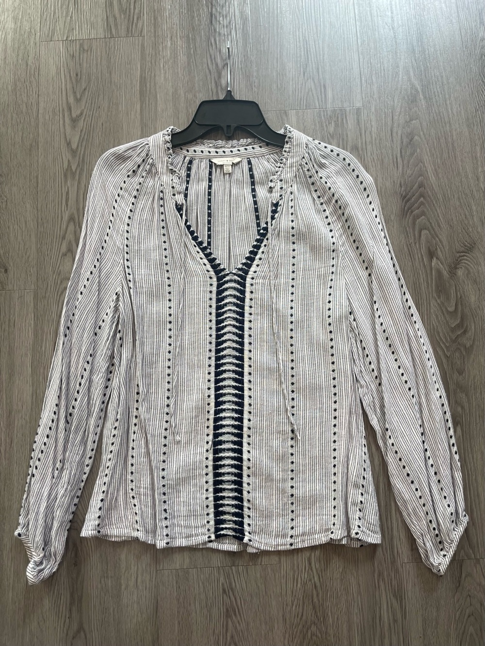 Lucky brand Lightweight Striped V-Neck Long Sleeve Top - Navy & White